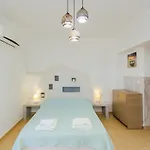 Christos Studios And Family Apartments